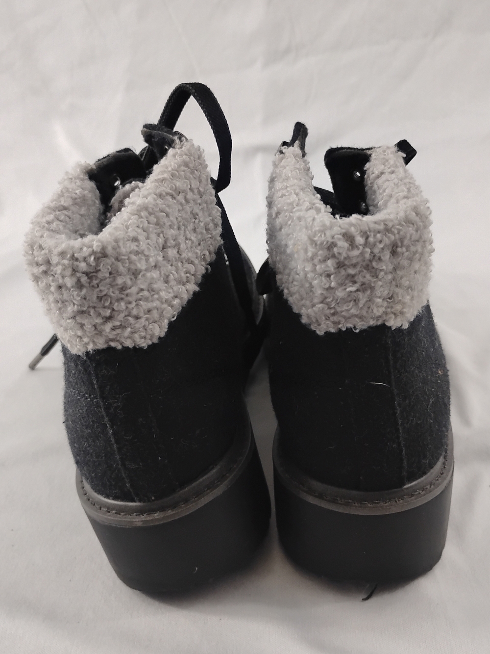 Dr. Scholl's Women's Charcoal Gray Suede Lace-Up Sherpa Ankle Boots Size 6 - Picture 4 of 7